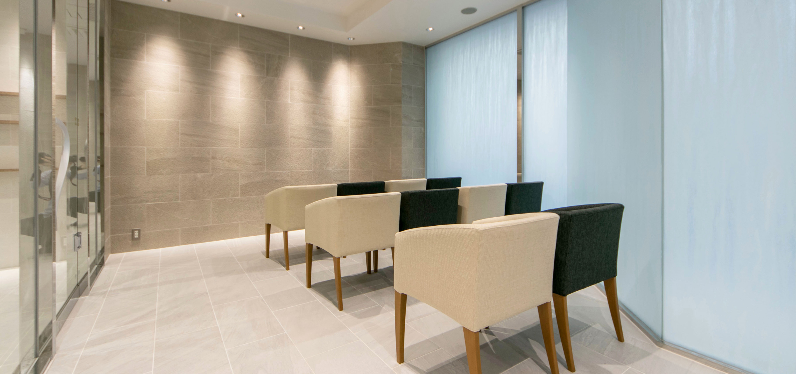 ブラン皮膚科クリニック名古屋名駅院 待合室イメージ